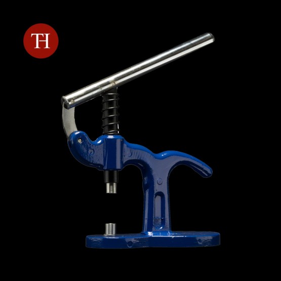 Clamp to close rivets Clamp to close rivets