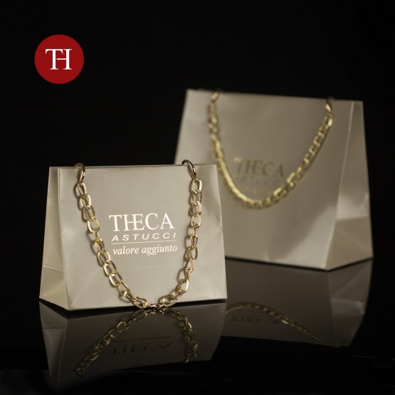 Chain luxury shopper