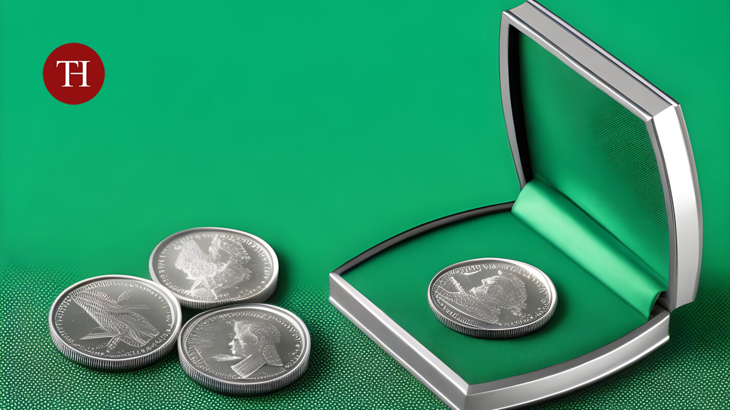 Cases for collectible and investment coins